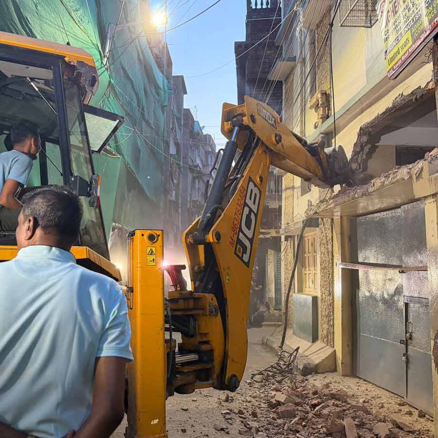 तिलजला अग्निकांड के बाद बड़ी कार्रवाई, प्रगति मैदान दमकल केंद्र के प्रभारी अधिकारी निलंबित