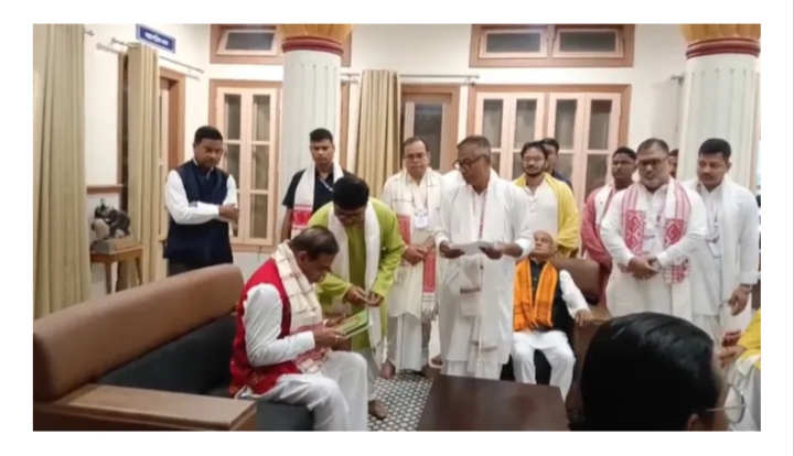 बटद्रवा थान प्रबंधन समिति के साथ बैठक में शामिल हुए मुख्यमंत्री सरमा