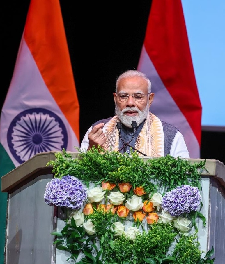 प्रधानमंत्री नरेंद्र मोदी ने नीदरलैंड में भारतीय प्रवासी समुदाय को संबोधित किया