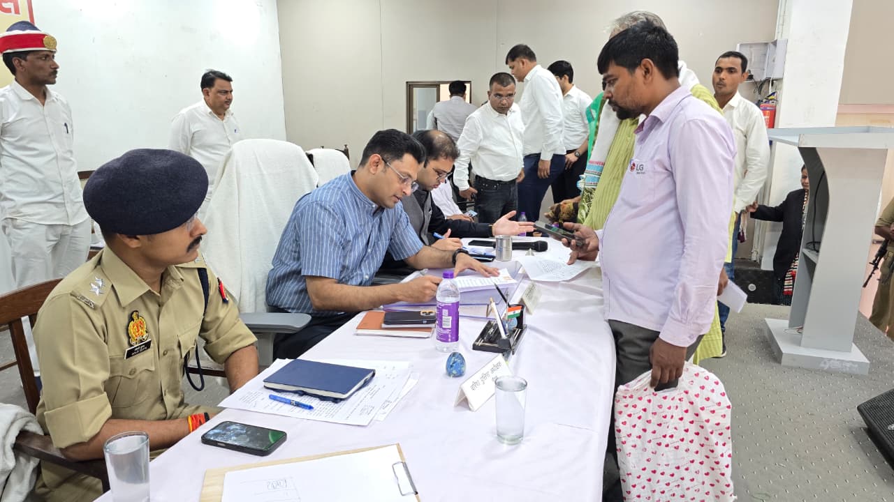 जिलाधिकारी ने एक्सईएन हाईडल पर जताई नाराजगी, एनओसी त्वरित निस्तारण के दिए निर्देश