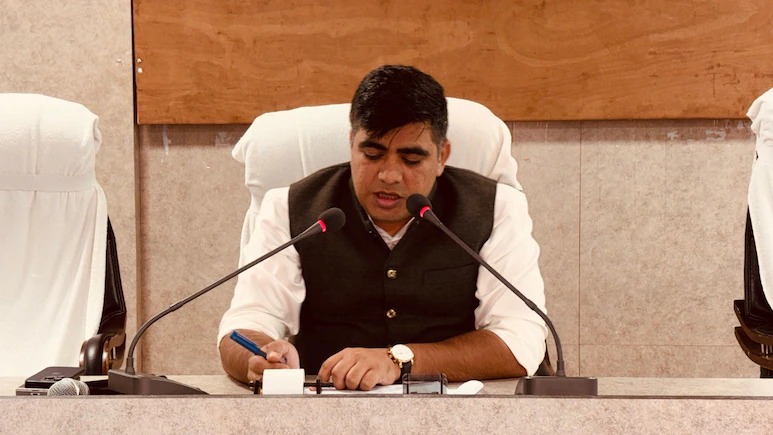 अफवाहों पर न दें ध्यान, जिले में पेट्रोल-डीजल व एलपीजी की पर्याप्त उपलब्धता -कलेक्टर