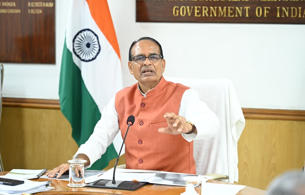 शिवराज सिंह चौहान ने किसानों और व्यापारियों के लिए प्रक्रियाओं को सरल बनाने हेतु कृषि क्षेत्र में बड़े सुधारों की घोषणा की।