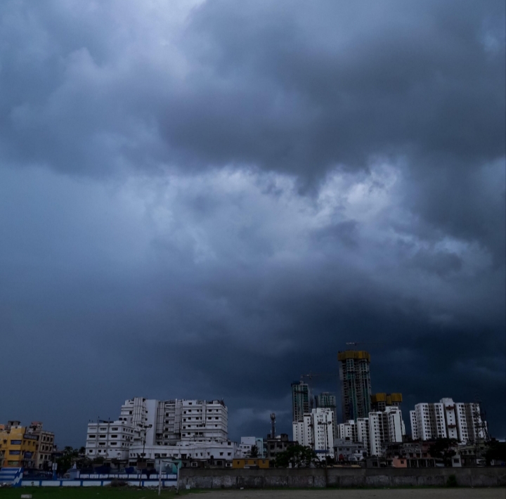 दक्षिण बंगाल में आंधी-बारिश की संभावना, कोलकाता में भी राहत के आसार