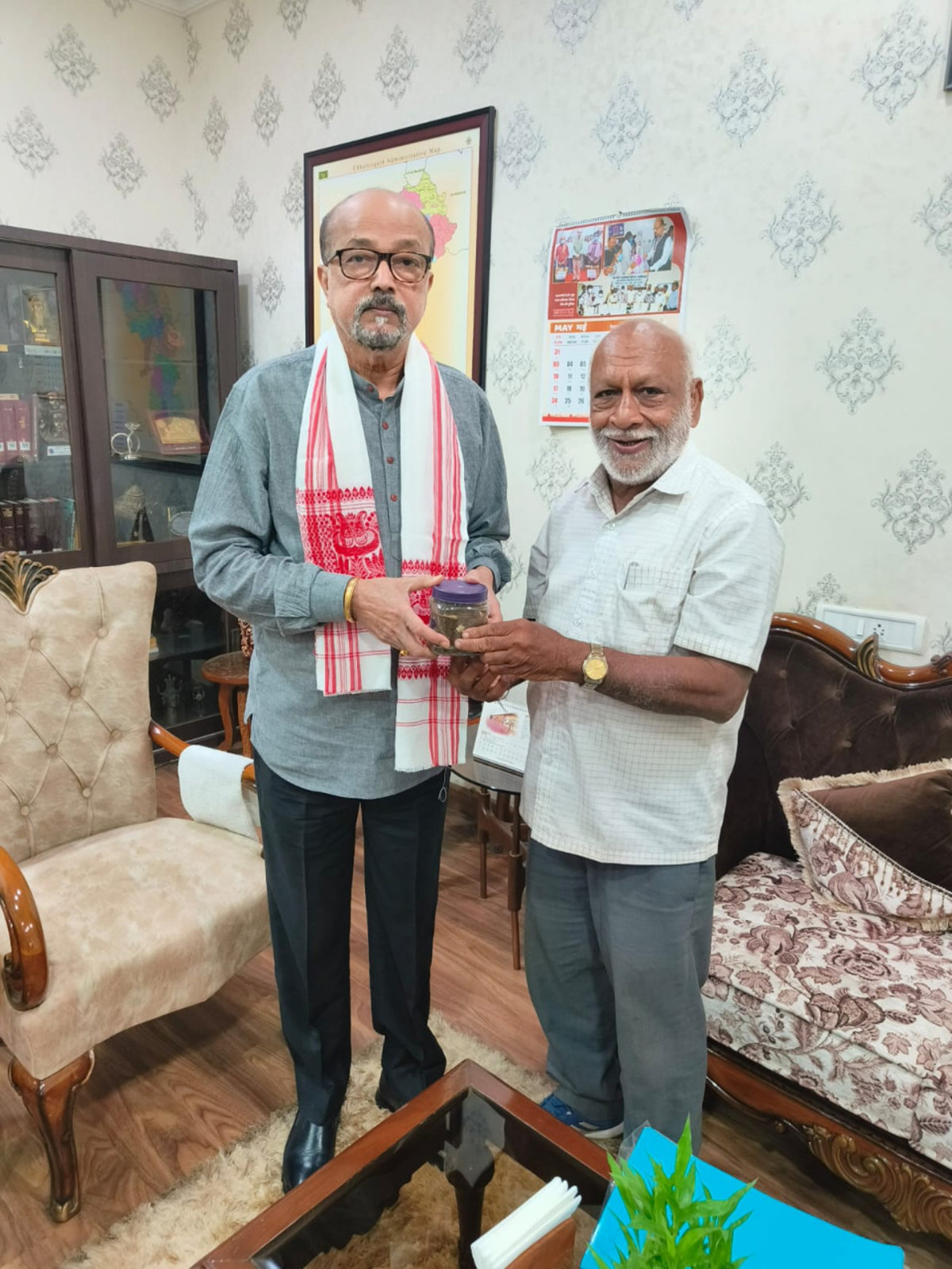 छत्तीसगढ़ चाय व्यापारी संघ के उपाध्यक्ष ने की राज्यपाल से सौजन्य भेंट