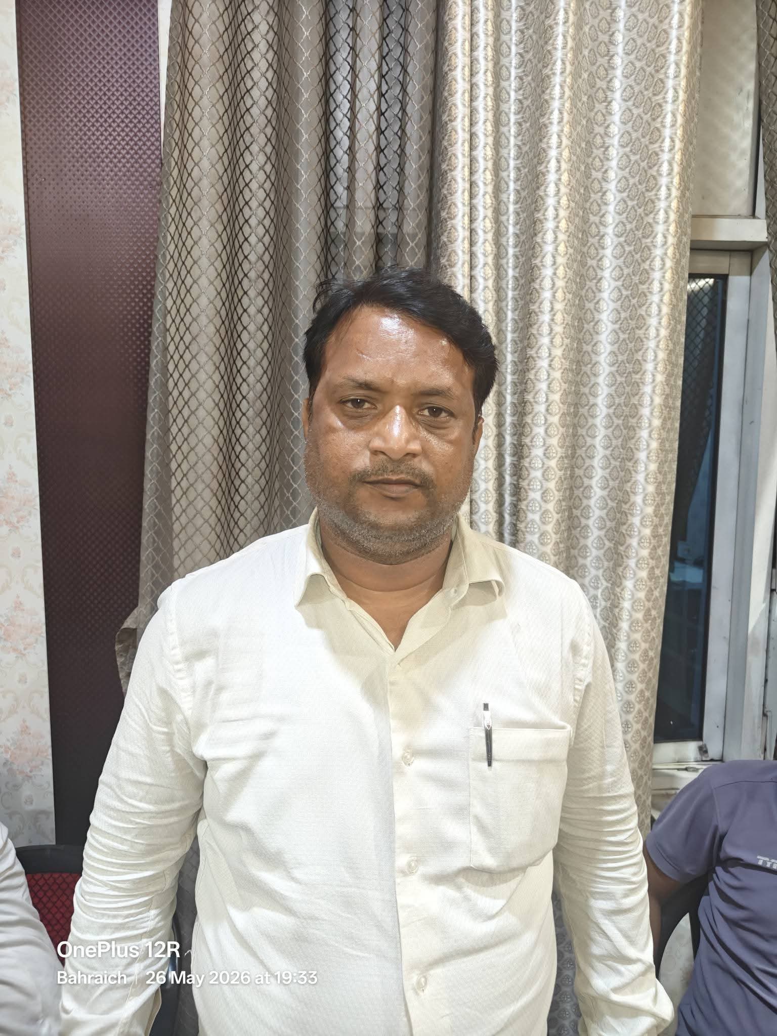 एंटी करप्शन टीम ने लेखपाल को 10 हजार की घूस लेते पकड़ा