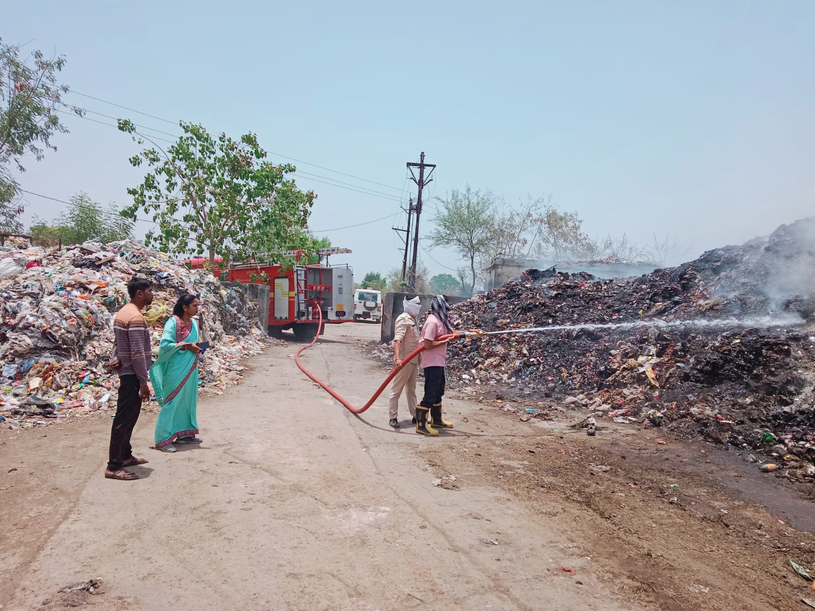 बागतराई रोड ट्रेंचिंग ग्राउंड का आयुक्त और सभापति ने किया निरीक्षण