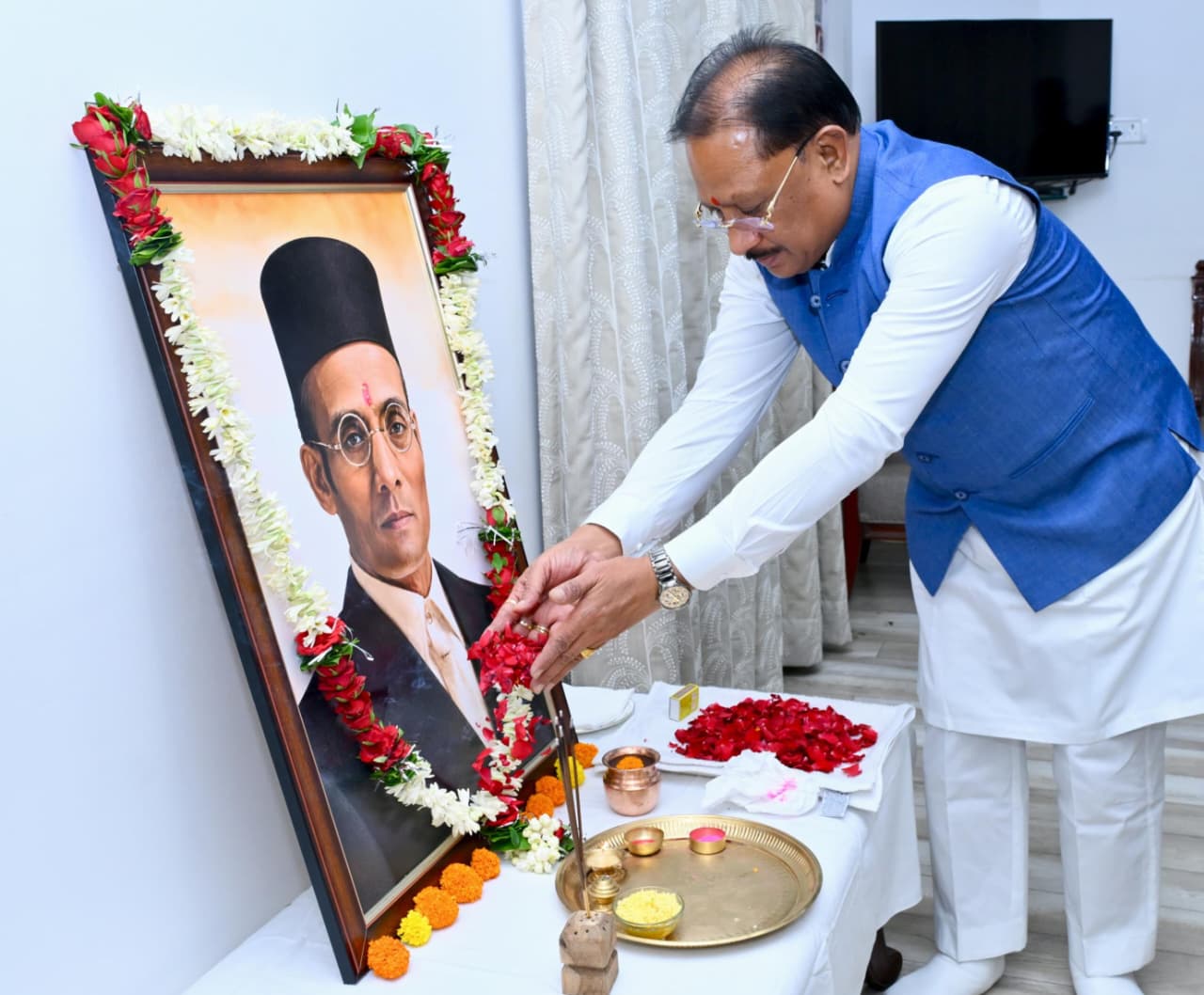 मुख्यमंत्री साय ने स्वातंत्र्यवीर विनायक दामोदर सावरकर की जयंती पर उन्हें किया नमन