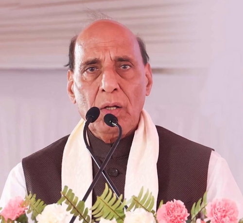 रक्षा मंत्री राजनाथ सिंह ने कहा कि ऑपरेशन सिंदूर के दौरान भारतीय नौसेना ने पाकिस्तानी नौसेना को अपने बंदरगाहों तक ही सीमित रहने पर मजबूर कर दिया।