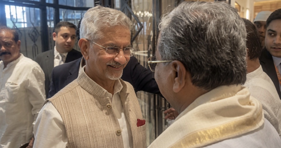 कर्नाटक की नई कैबिनेट पर मंथन के लिए दिल्ली में डीके शिवकुमार और सिद्धारमैया