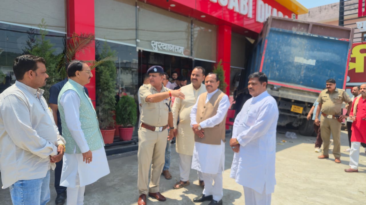 पूर्व सीएम डा.निशंक व राज्यमंत्री ओमप्रकाश ने किया सप्तऋषि दुर्घटना स्थल का निरीक्षण