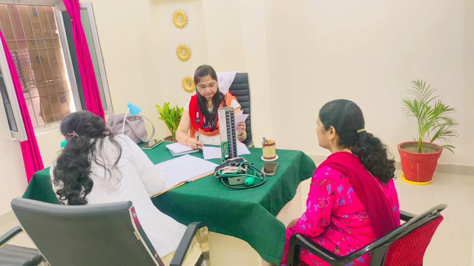 आयुष आपके द्वार योजना के तहत अयोध्या कैंट में शुरू हुई होम्योपैथिक ओपीडी