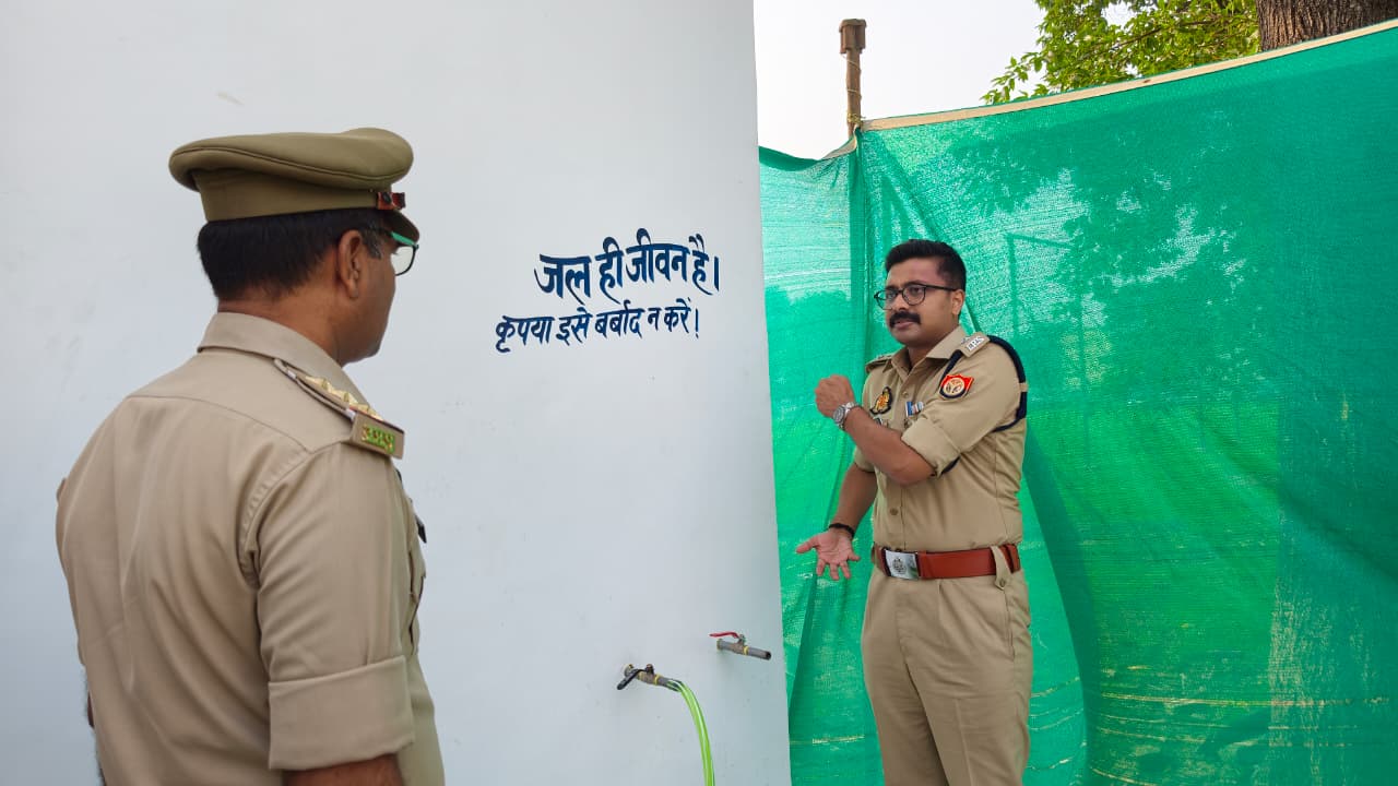 अनुशासन व एकरूपता बनाए रखने के लिए पुलिस लाइन में टोलीवार ड्रिल