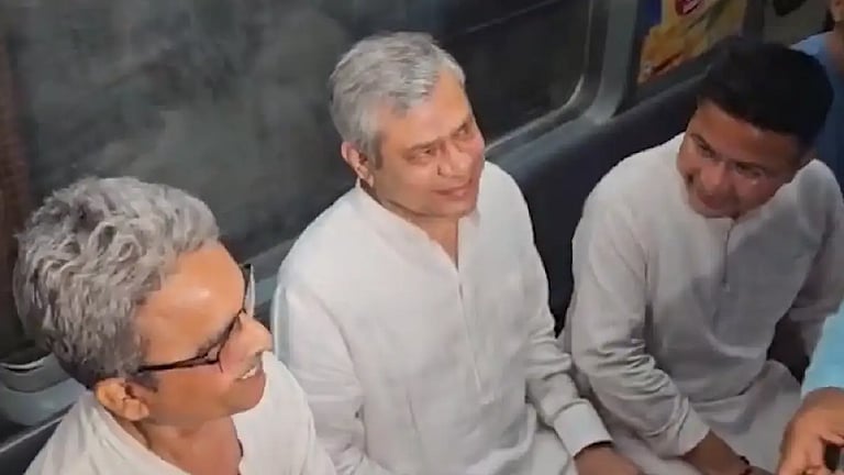 कोलकाता मेट्रो से केंद्रीय रेल मंत्री अश्विनी वैष्णव ने किया सफर, नबान्न में अहम बैठक