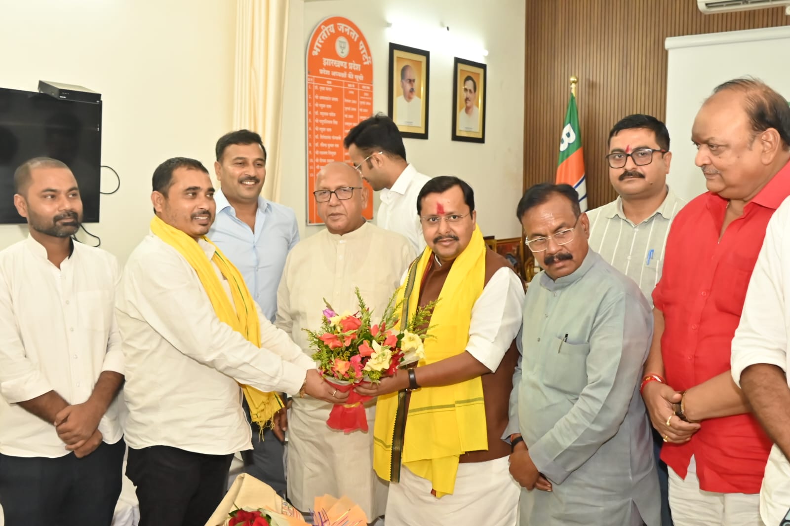 झारखंड दौरे पर पहुंचे भाजपा अध्यक्ष नितिन नवीन से राजग नेताओं ने की मुलाकात, दीं शुभकामनाएं