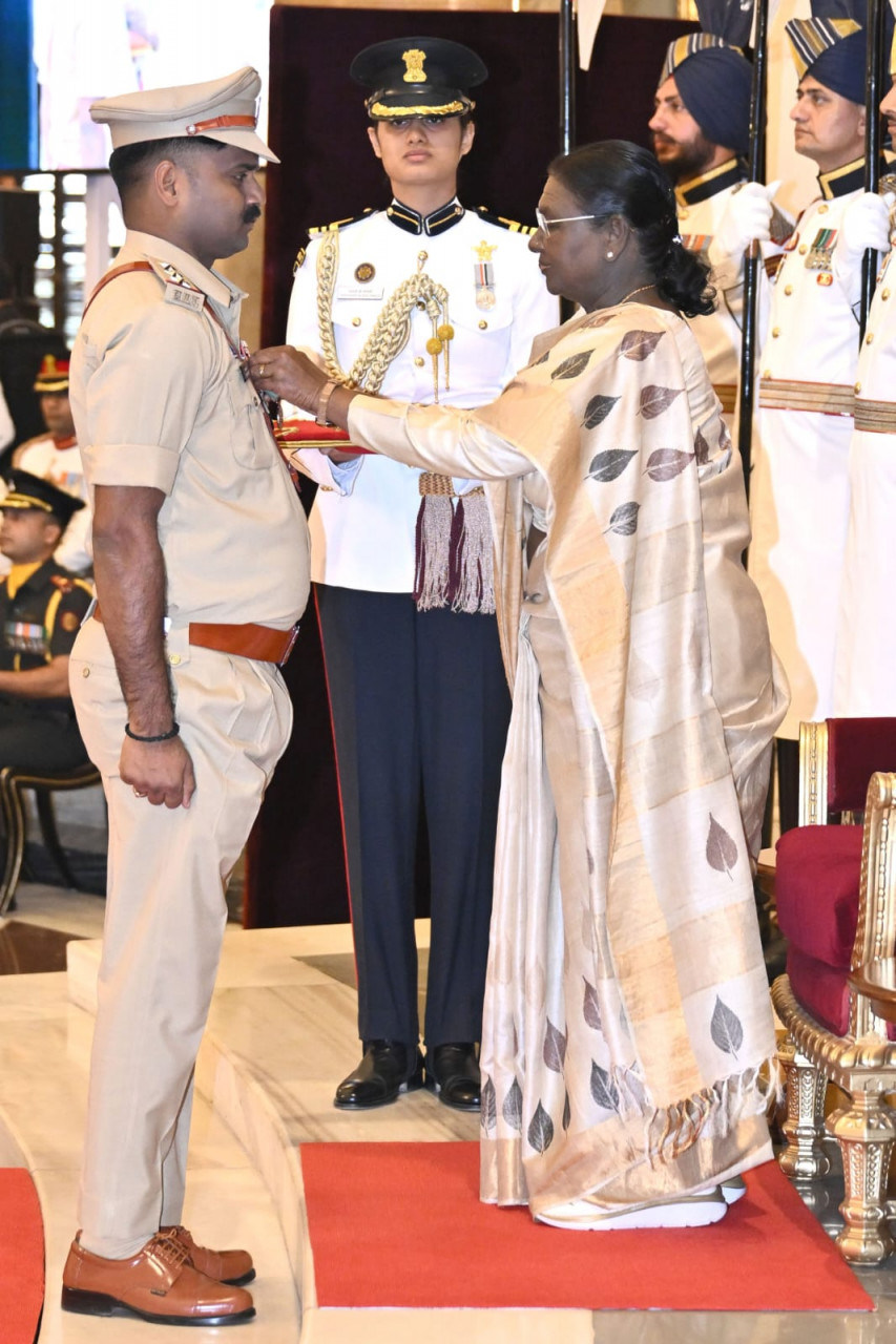रायपुर : वित्त मंत्री ओपी चौधरी ने शौर्य चक्र से सम्मानित छत्तीसगढ़ पुलिस के जांबाज अधिकारियों को दी बधाई
