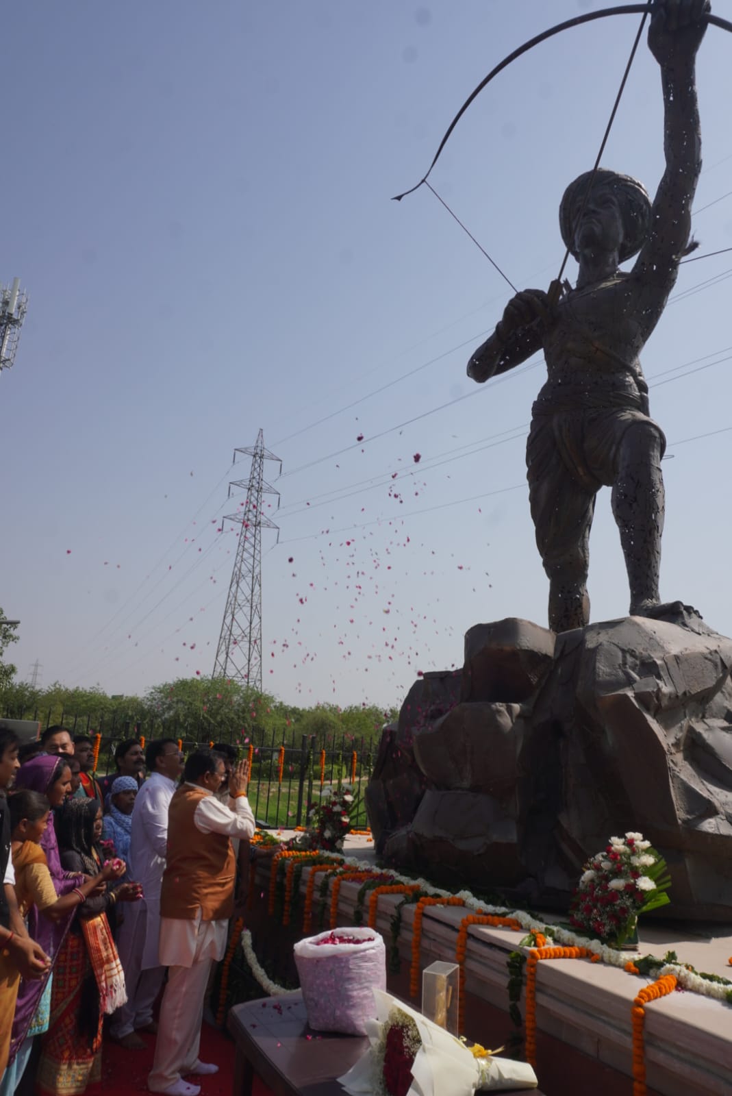 दिल्ली भाजपा अध्यक्ष ने भगवान बिरसा मुंडा की पुण्यतिथि पर दी श्रद्धांजलि