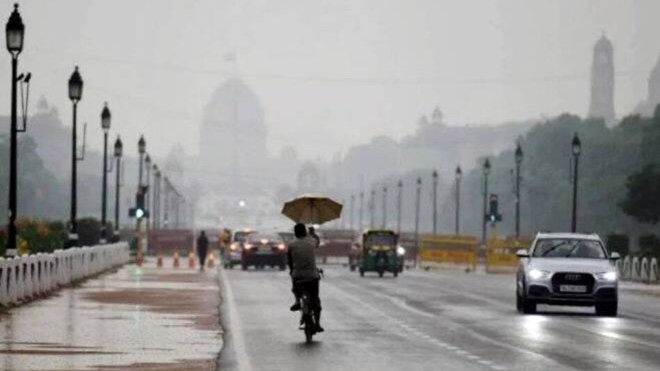 देश भर में अगले कुछ दिनों में हल्की से सामान्य वर्षा और तेज हवा के साथ आंधी का अनुमान