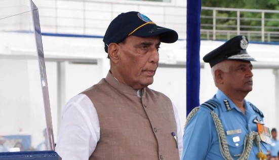 रक्षा मंत्री राजनाथ सिंह ने एएफए में 217वीं संयुक्त दीक्षांत परेड का किया निरीक्षण, कहा- आधुनिक युद्ध की चुनौतियों के अनुरूप खुद को रखें तैयार