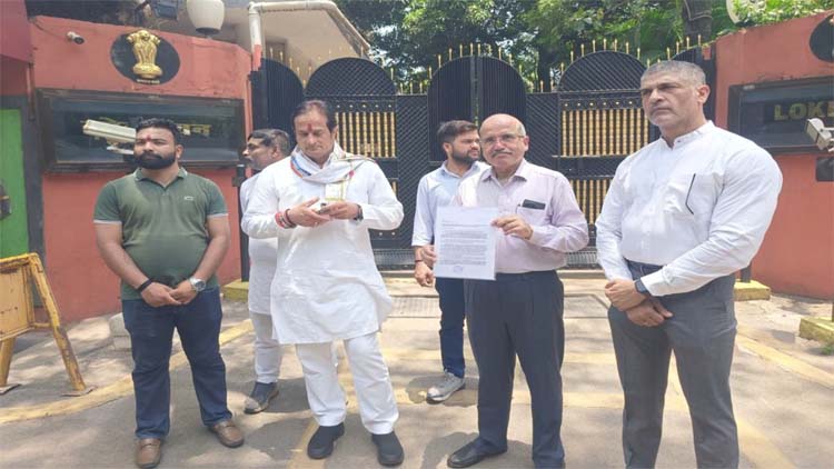 कांग्रेस ने सरकारी अस्पतालाें में अमानक दवाइयाें की सप्लाई काे लेकर राज्यपाल काे साैपा ज्ञापन, जांच की मांग