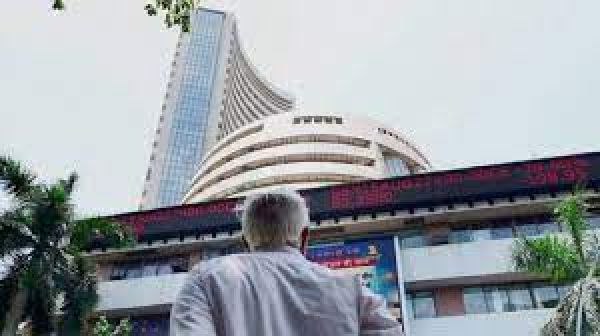 Markets fall in early trade on weak global trends