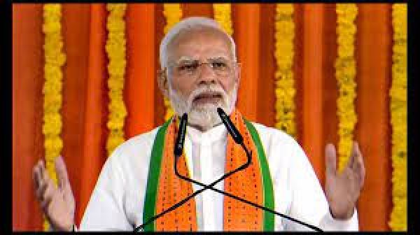 Modi senses 'silent' poll campaign by Congress in Gujarat, sounds out BJP cadres