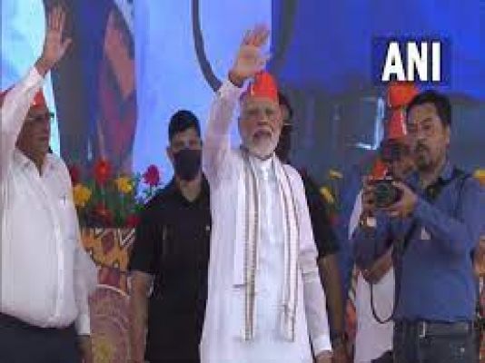 Being in Jamkandorana is always special: PM Modi at Gujarat rally