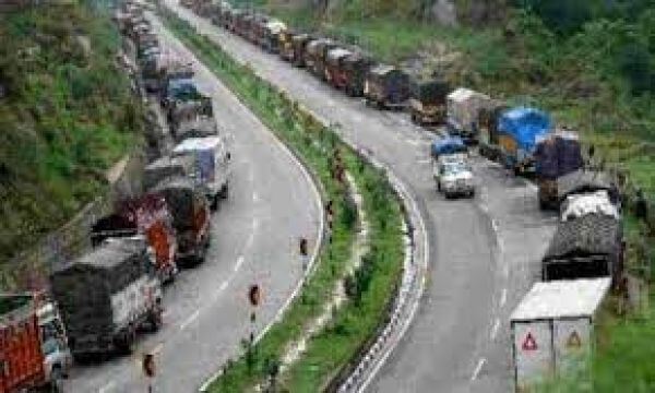 जम्मू-श्रीनगर राष्ट्रीय राजमार्ग सुचारू रूप से जारी, मुगल रोड व एसएसजी रोड फिर बंद