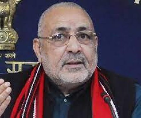 गरीबी मुक्त पंचायत बनाने की दिशा में काम कर रही है मोदी सरकार : गिरिराज सिंह