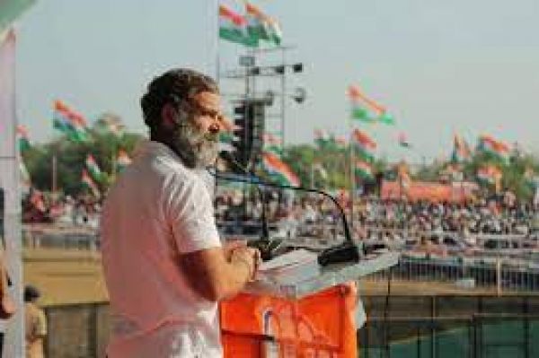 आदिवासी को वनवासी कहकर उन्हें जंगल में ही रखना चाहती है भाजपा: राहुल गांधी