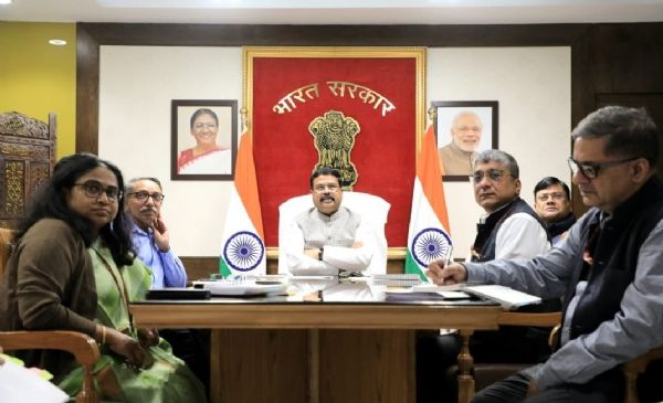 धर्मेंद्र प्रधान ने यूनेस्को एडीजी एजुकेशन स्टेफानिया जियानिनी से बातचीत की