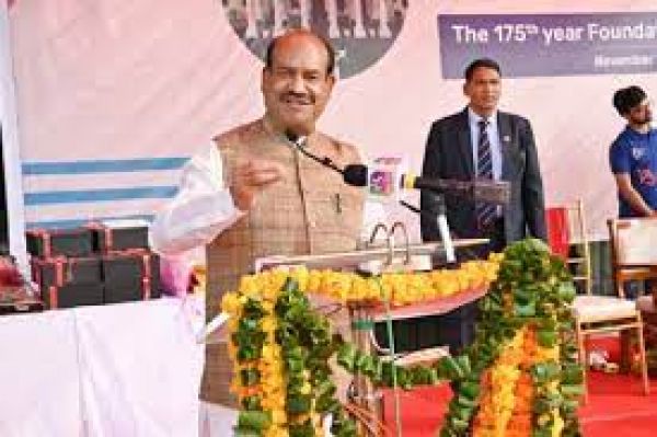युवा विद्यार्थी नए भारत की नई तस्वीर बना रहे है: लोक सभा अध्यक्ष