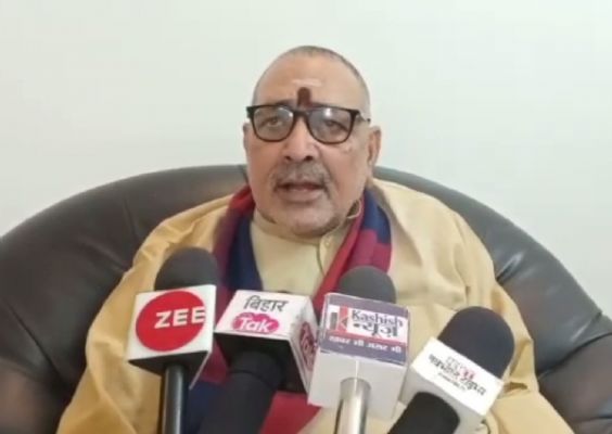 पीएम मोदी को दी गालियों का जवाब गुजरात में जनता वोट के रुप में देगी, जिन्ना का बीज बो रहे हैं ओवैसी : गिरिराज सिंह