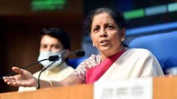केन्द्रीय वित्त मंत्री निर्मला सीतारमण पहुंची बिहार, गया में किया पिंडदान