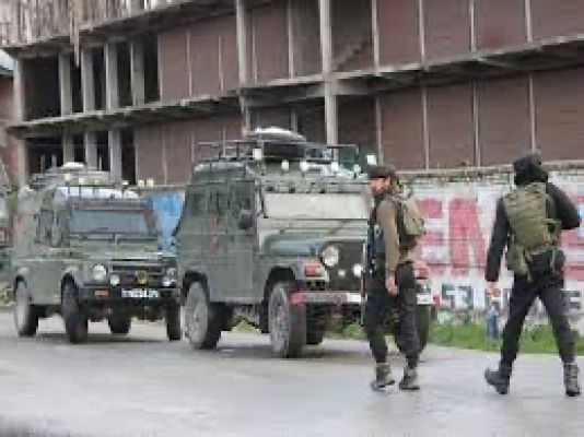 जम्मू-कश्मीर: उड़ी नियंत्रण रेखा के पास से हथियार, गोला-बारूद व हेरोइन के 10 पैकेट बरामद