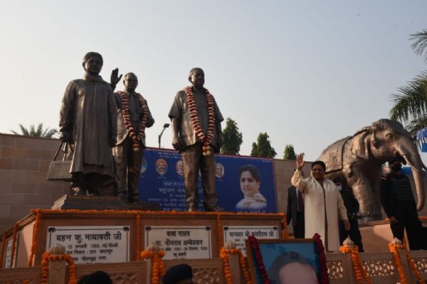 बाबा साहब ने संविधान देकर भारत का नाम देश दुनिया में रोशन किया : मायावती