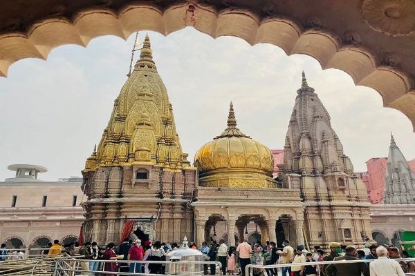 श्री काशी विश्वनाथ धाम : पहले ही साल भक्तों ने चढ़ाया 100 करोड़ से अधिक का चढ़ावा