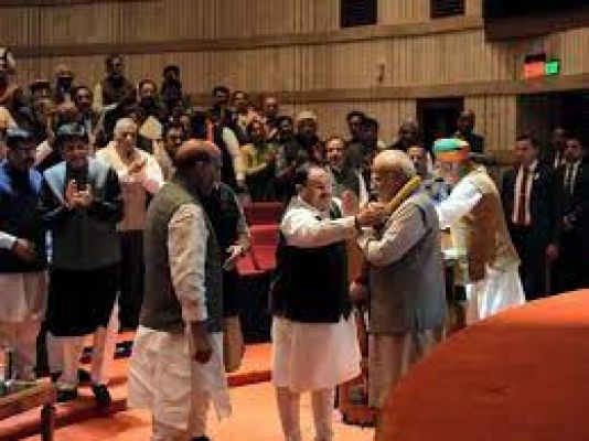 भाजपा ने संसदीय दल की बैठक में प्रधानमंत्री का भव्य स्वागत किया