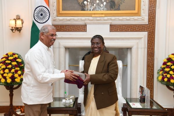 हिमाचल के राज्यपाल अर्लेकर ने राष्ट्रपति मुर्मू से की मुलाकात