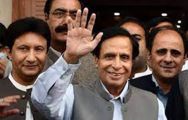 पाकिस्तानी अखबारों सेः पंजाब असेंबली पर बवाल जारी, हाई कोर्ट ने मुख्यमंत्री को किया बहाल