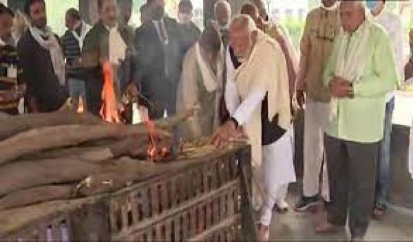 हीराबा पंचतत्व में विलीन, पीएम मोदी समेत भाइयों ने दी मुखाग्नि