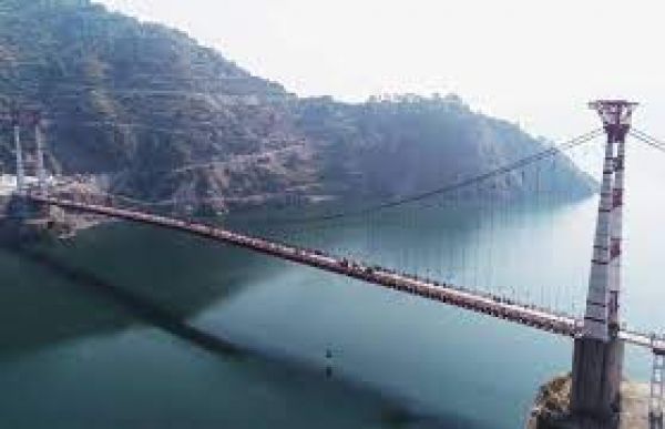 रक्षा मंत्री ने चिनाब नदी पर बेली सस्पेंशन ब्रिज का वर्चुअल माध्यम से किया उद्घाटन