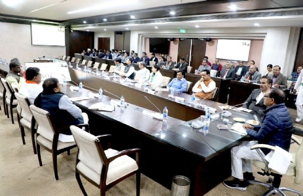 राष्ट्राध्यक्षों व डेलीगेट्स के स्वागत में न रहे कोई कमी, बेहतर हो तैयारियां : शिवराज