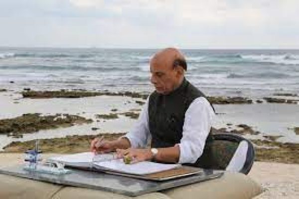 रक्षामंत्री राजनाथ ने देश के सबसे दक्षिणी छोर पर इंदिरा पॉइंट का दौरा किया