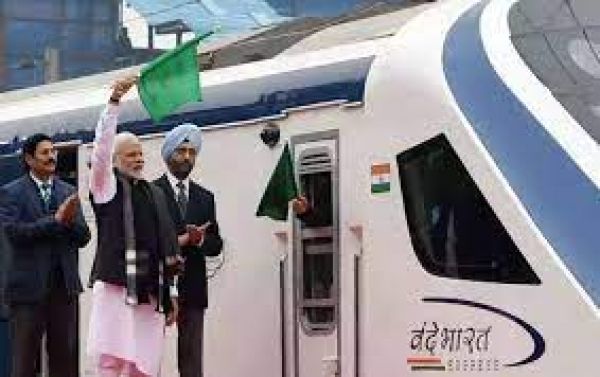 प्रधानमंत्री ने सिकंदराबाद-विशाखापत्तनम वंदेभारत एक्सप्रेस को हरी झंडी दिखाई