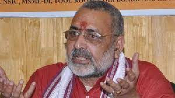 लाचार मुख्यमंत्री नीतीश कुमार अपमानित करवा रहे हैं सनातन धर्म को : गिरिराज सिंह