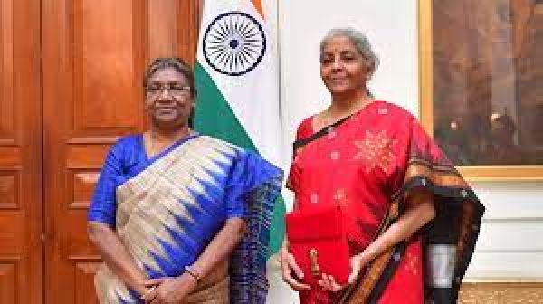 निर्मला सीतारमण ने राष्ट्रपति द्रौपदी मुर्मू से की मुलाकात
