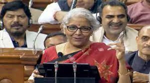  वित्त मंत्री ने की आयकर में छूट की घोषणा, 7 लाख तक कोई टैक्स नहीं