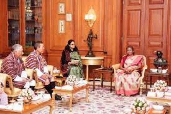  भूटान का संसदीय शिष्टमंडल राष्ट्रपति से मिला