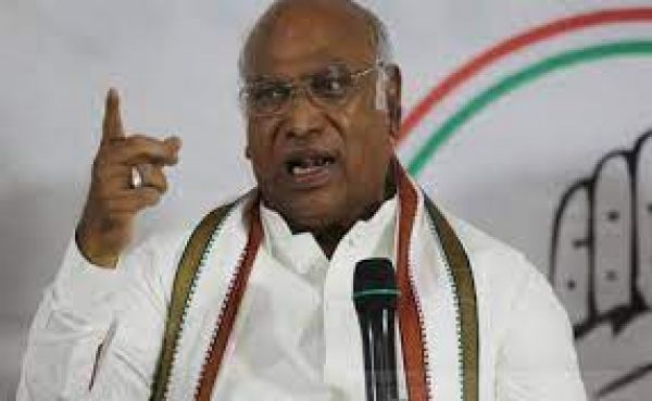 राहुल गांधी ने सदन में कुछ भी असंसदीय बात नहीं कही : खड़गे