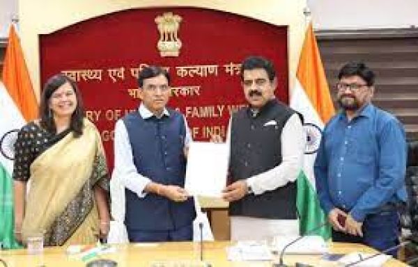 सांसद लालवानी ने केन्द्रीय स्वास्थ्य मंत्री को सौंपी हेल्थ ऑफ इंदौर' सर्वे की रिपोर्ट